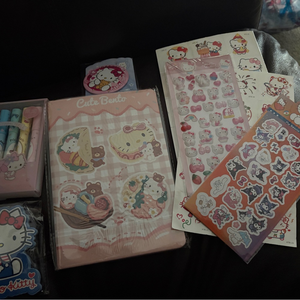 Hello Kitty Pink and White‎ Sticker & Stationery Set
